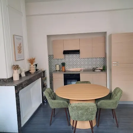 A 50 Pas De La Cite Apartment