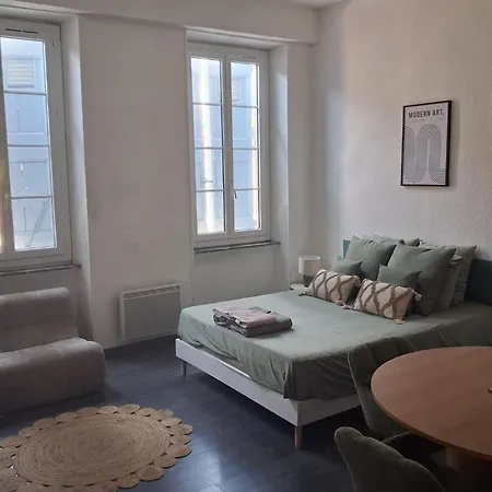 A 50 Pas De La Cite Apartment
