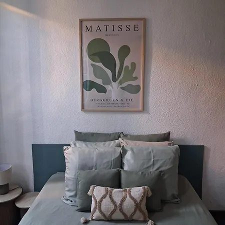 A 50 Pas De La Cite Apartment *